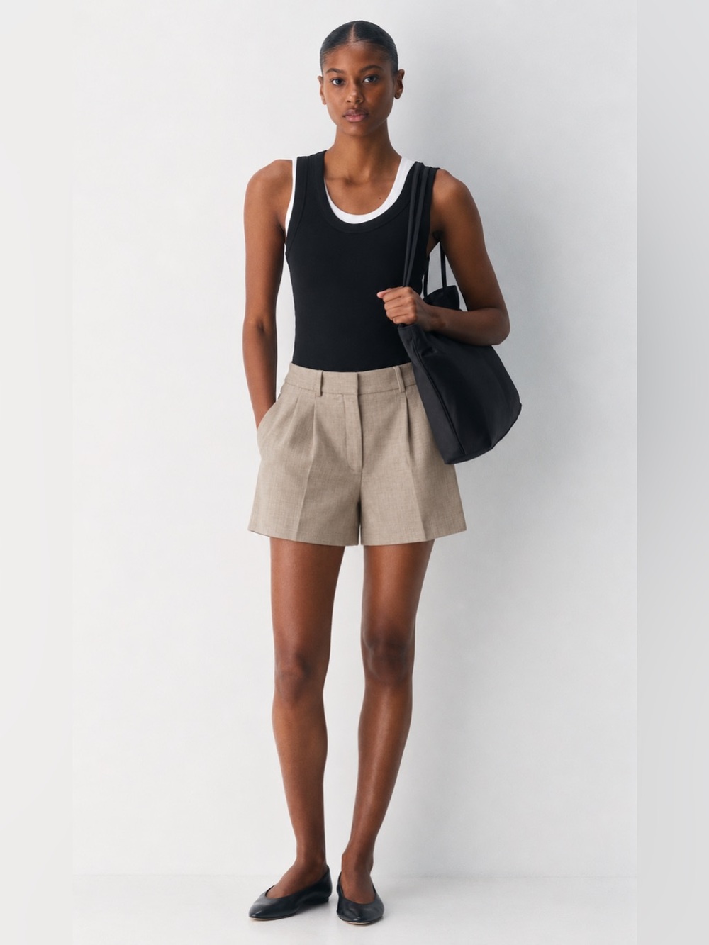 Aritzia Babaton Pleated Mini Short Eversential Beige Size 10